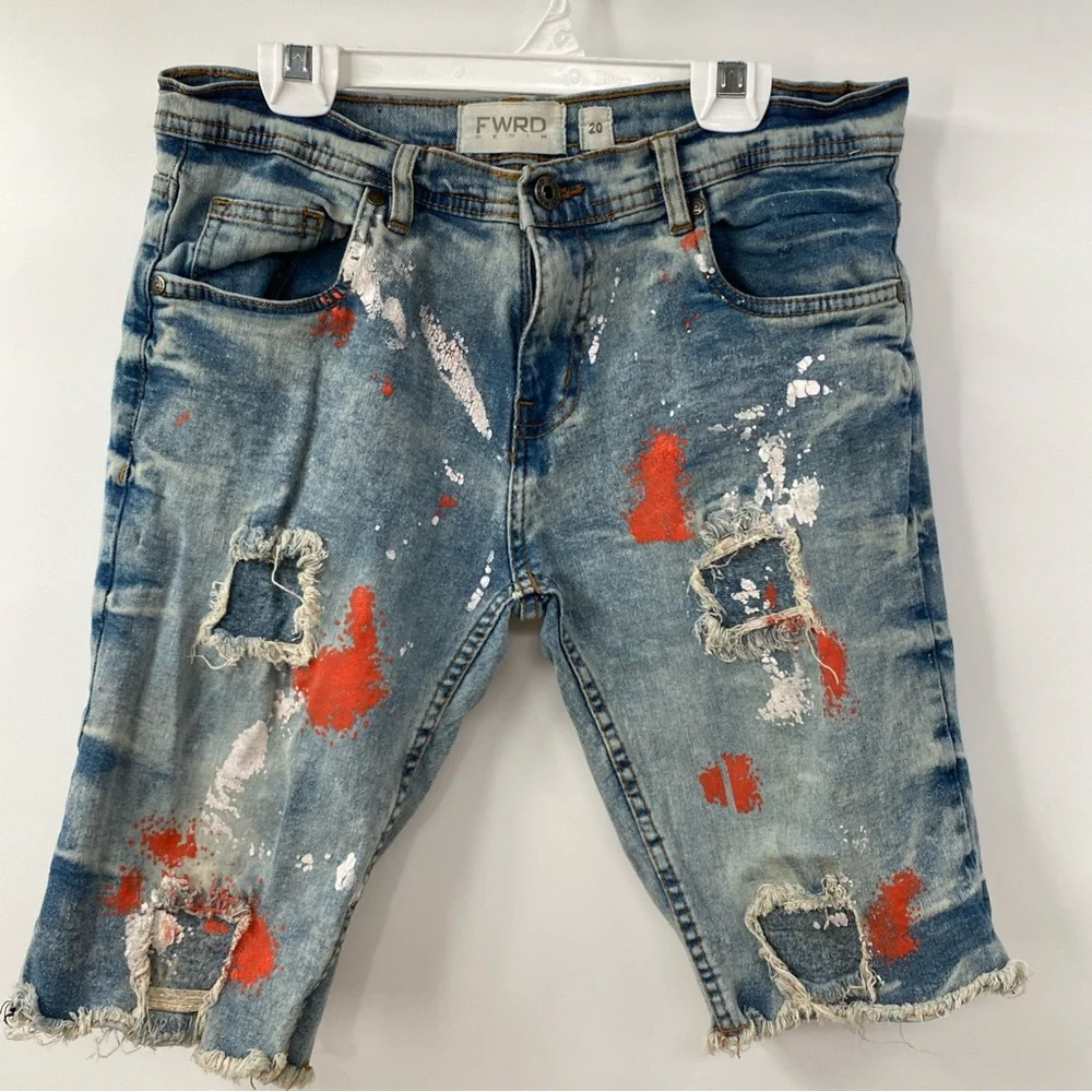 Distressed Paint-Splatter Men’s Denim Shorts in Blue with Red Accents